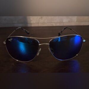 Like New! Unisex Stylish Blue Aviator Sunglasses.